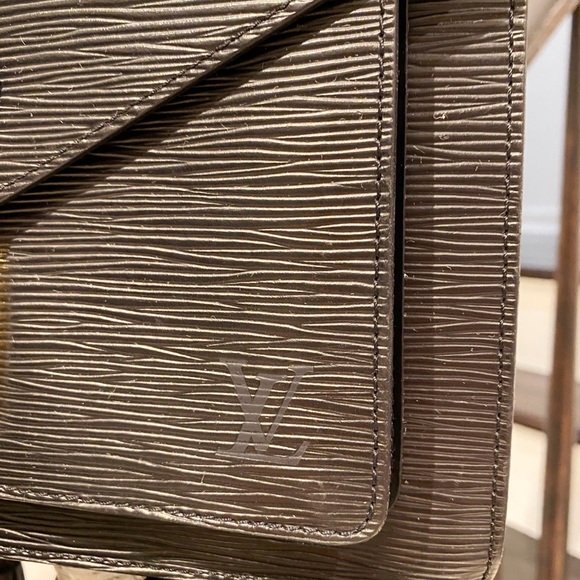 Louis Vuitton Monceau Epi Leather Bag - Picture 3 of 16